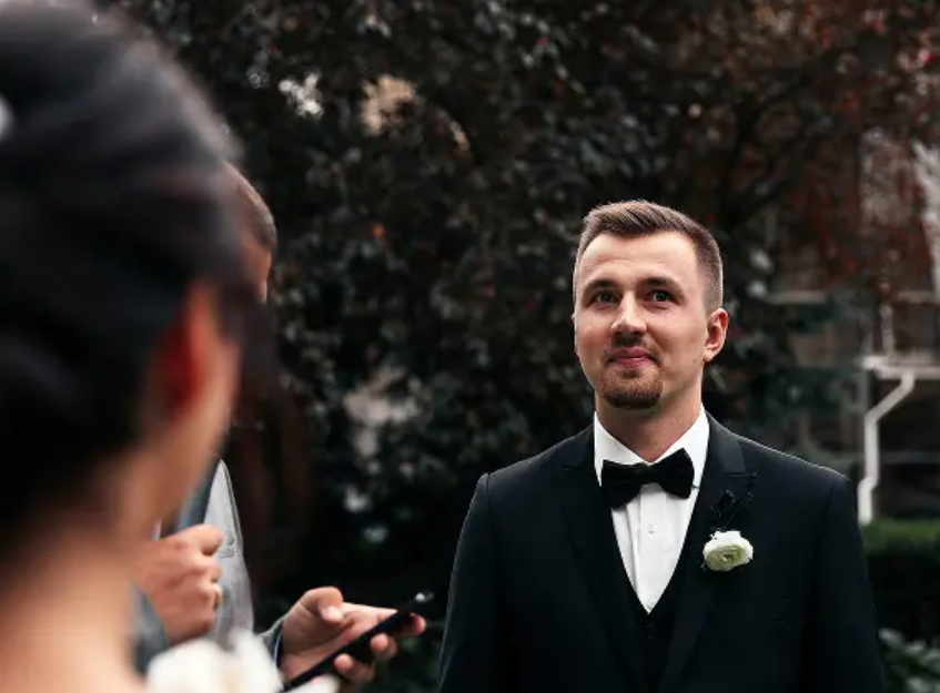 Small wedding ceremony in Butler